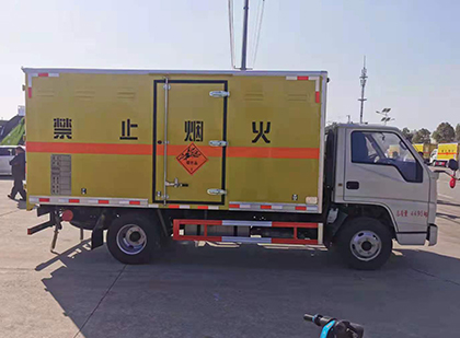 洪梅镇爆破器材运输车